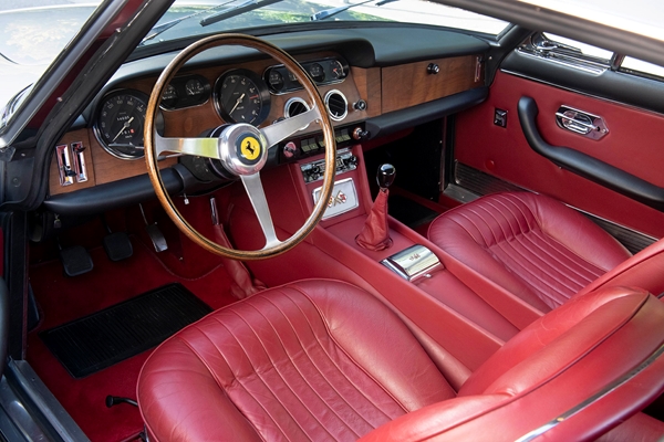Ferrari 330GT 024.jpg