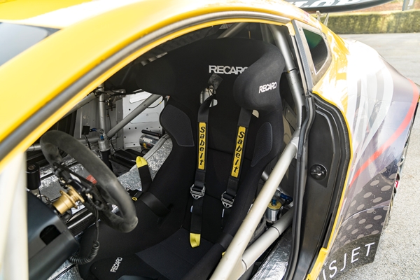 Vantage V8 GT2 Yellow -10.jpg