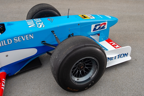 Benetton F1 006.jpg